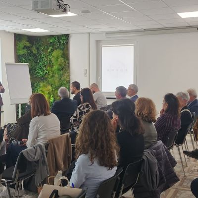 Il 9 maggio 2025, presso il centro congressi “Forma Spazi” di Roma, il CREA organizza il convegno finale del progetto “Innovazione nella filiera del SOrgo ad Uso alimentare nel Lazio: sostenibilità, coltivazione, trasformazione e recupero funzionale degli scarti di trasformazione” (SOUL)